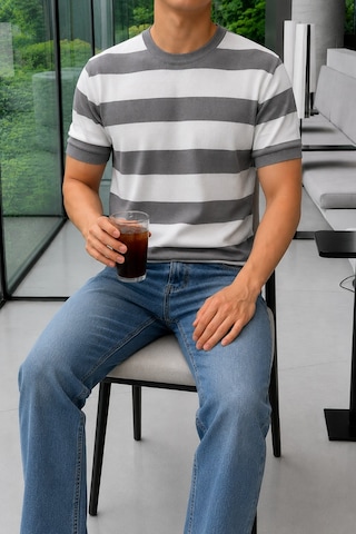 Tarz Cool Erkek Çizgili Triko Tişört Bisiklet Yaka Slim Fit Yazlık İnce Dokulu Gri
