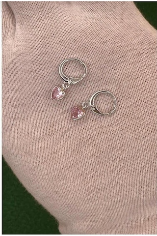 Kadın Gümüş Renk Zirkon Taşlı Kalpli Minimal Küpe Pembe
