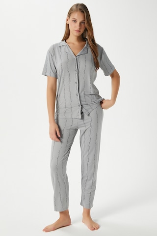 Ritnice Kadın Spring Yumuşak Doku Gri Bahar Dalı Ön Düğmeli Kısa Kollu Pijama Takımı