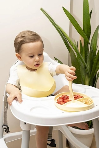 Sarı 3 Lü Silikon Yemek Seti Önlük + Diş Kaşıyıcılı Kaşık + Vakumlu Tabak