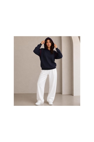 Herkesemoda Yaka Ve Kol Nakış Detaylı Kapüşonlu 2 İplik Şardonlu Sweatshirt Lacivert-bordo