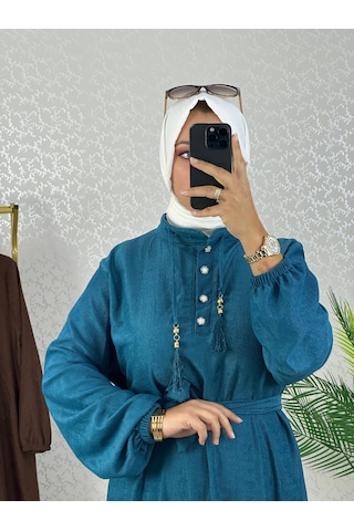 Kadın Petrol Rengi Karin Aerobin Kumaş Yarım Ön Düğmeli Püskül Bağcık Kuşaklı Tesettür Elbise Petrol