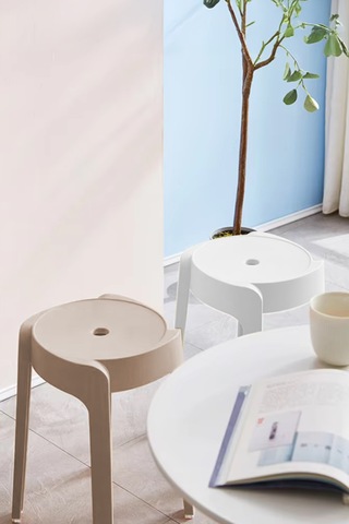 Kaymaz Ayaklı İçiçe Geçebilen Plastik Tabure 4 Adet Latte-beyaz