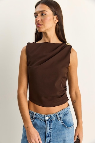 Shade Kadın Metal Aksesuarlı Drape Detaylı Gizli Fermuarlı Bluz 20206 60286133 - Acı Kahve Çok Renkli