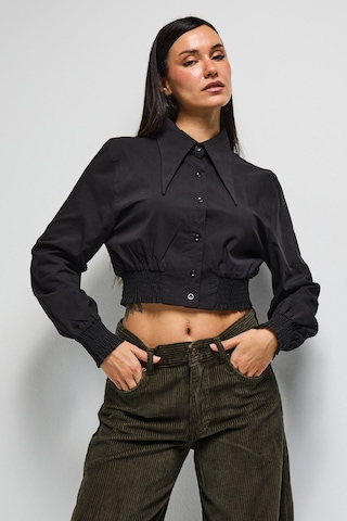 Itsbasic Kadın Siyah Renk Crop Fit Yaka Detaylı Özel Tasarım Gömlek