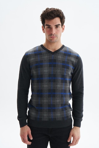 AR-MA Arma Erkek Slim Fit Likralı Akrilik Kumaş V Yaka Kareli Kazak K0kro0860 Gri
