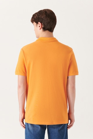 Avva E001004 Serin Tutan Standart Fit Normal Kesim Erkek Polo Yaka T-Shirt - Turuncu