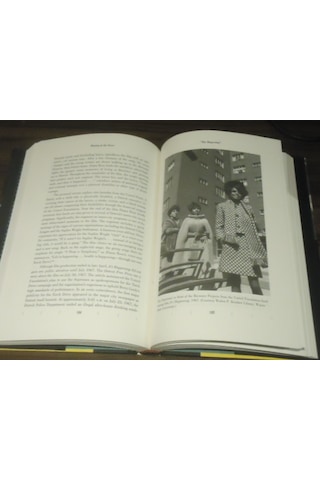 Dancing İn The Street - Motown And The Cultural Politics Of Detro