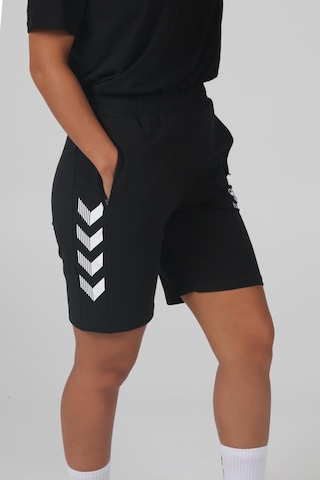 Hummel Armin Pamuklu Cepli Kamp Şortu Siyah