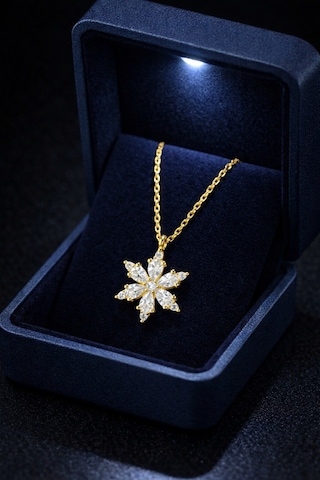 Çekirdekjewelry Altın Kaplama Kar Tanesi Kolye Işıklı Kutulu, Zirkon Taşlı Şık Kadın Kolye Sarı