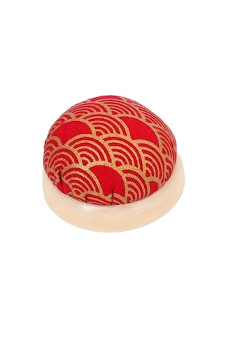 Kırmızı Desenli El Yapımı Yastıklı Masa Üstü Ahşap Tabanlı Terzi Iğnedanlık