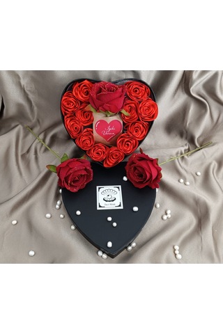 İnci Mode İyiki Varsın 12+1 Çiçekli Kalpli Kutu Hediyelik Çiçek Kutusu Siyah