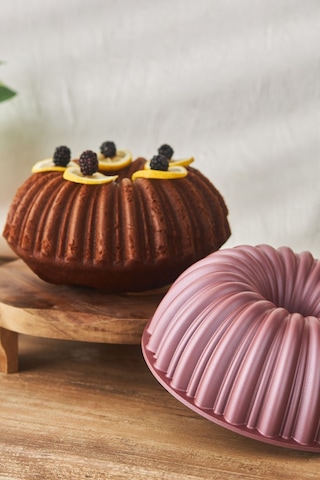 Karaca Cake Pro Dilimli Pembe Döküm Kek Kalıbı