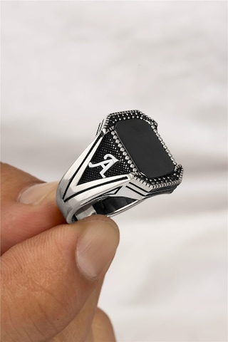 Oniks Taşlı Çift Tarafı Harfli V Model Gümüş Erkek Yüzük -8284 Gümüş