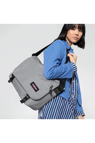 Eastpak Delegate+ Omuz Askılı Postacı Çantası Füme Ek00026e3631 Gri