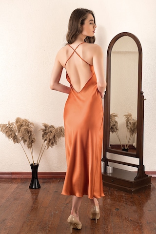 Romantik Ve Şık Turuncu Saten Gecelik Turuncu