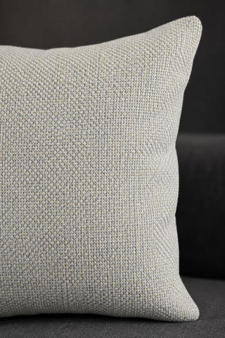 Dokulu Jakarlı Kırlent Kılıfı 43x43 Cm Gri Bej Gold Dekoratif Sarı