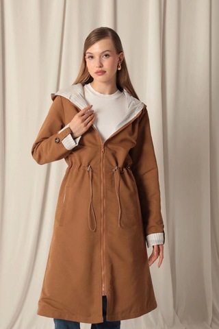 Saklımoda Torino Kumaş Çizgili Garnili Kapüşonlu Kadın Camel Yağmurluk Çok Renkli