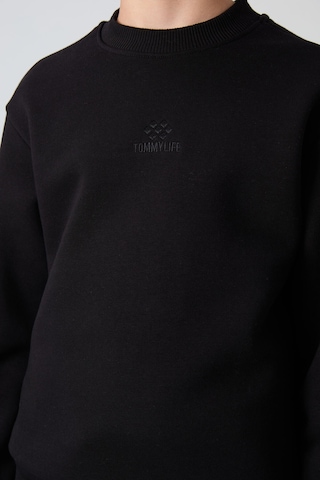 Tommylife Tommy Life Siyah Pamuklu Kalın İçi Tüylü Yumuşak Dokulu Standart Fit Nakışlı Erkek Çocuk Sweatshirt - 11232 Siyah