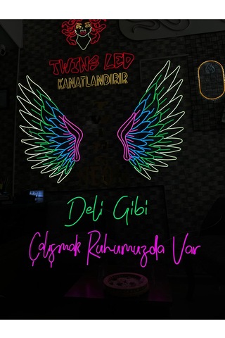 Deli Gibi Çalışmak Ruhumuzda Var Yazılı Neon Tabela Pembe