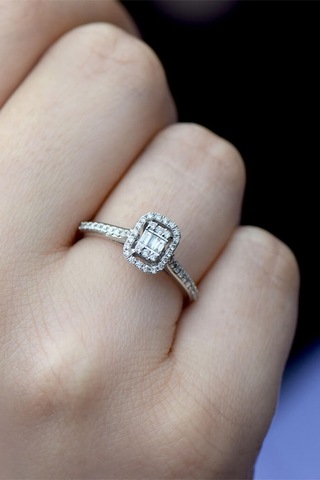 Modern Tasarım 0.35 Ct Baget Kare Tektaş Yüzük