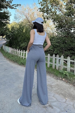 Kadın Gri Beli Lastikli, Cepli Örme Dokuma Kumaş, Bol Paça, Salaş Pantolon Gri
