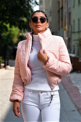 Kadın Pudra Dik Yaka Su Geçirmez Kısa Şişme Mont