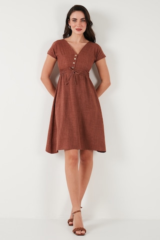Lela Önü Düğmeli V Yaka Regular Fit Kısa Kollu Midi Bayan Elbise 5865747 Kahve