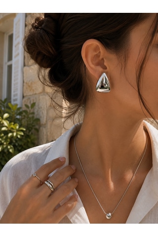 Silver Üçgen Form Küpe Modern Parlak Tasarım Silver Renk Gümüş
