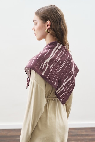 Desenli Orta Boy Saten Fular Vıe Vıe