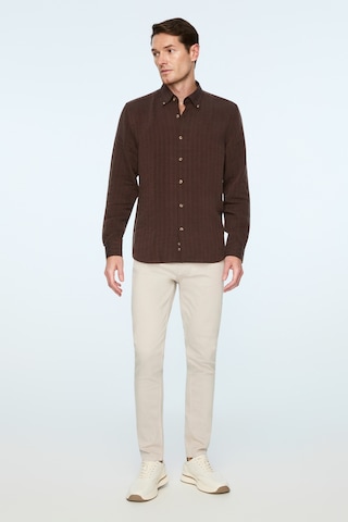 Morven Erkek Kahve Liyosel Trend Çizgili Dinamik Fit Düğmeli Yaka Gömlek 26ms004032400 Kahve