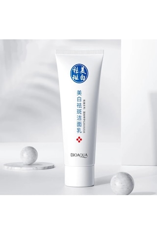 Bioaqua Leke ve Çil Karşıtı Aydınlık Görünüm Veren Yüz Temizleyici 80 G