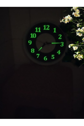 Fosforlu Gece Karanlıkta 5 Saat Parlayan Duvar Saati 22 Cm B4 Siyah - Beyaz