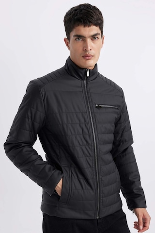 DeFacto Su İtici Slim Fit Suni Deri Mont Dar Kesim Dik Yaka Fermuarlı Cepli B3568AX24SPBK27