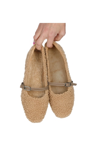 Peluş Tüylü Bant Detaylı Kadın Ev Ayakkabısı Babet Camel