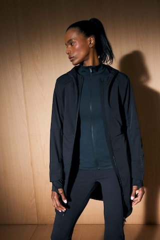 Defacto Defactofit Su Geçirmez Softshell Slim Fit Dar Kesim Kapüşonlu Fermuarlı Cepli Parka E5702ax25aubk81 Siyah