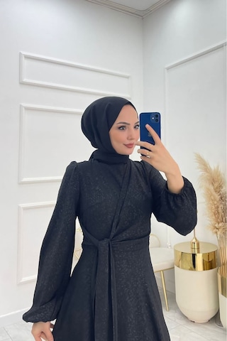 Neşeli Butik Kadın Bağlama Detaylı Jakarlı Tesettür Elbise Nms044 Siyah