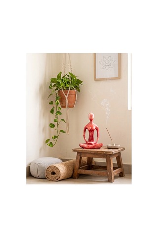 Dekoratif Yogacı Heykeli Kırmızı 23x14 Cm Meditasyon Yoga Figürü, Modern Biblo Ve Masaüstü Dekor Objesi