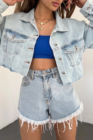 Mavi Çift Cepli Lazer Kesim Yıkamalı Crop Denim Ceket Bcdf-235408 Çok Renkli