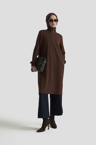 Armine Trend Yarım Fermuarlı Dik Yaka Uzun Kollu Rahat Kesim Basic Uzun Tunik 107 Cm Boy Kahverengi 26kt456