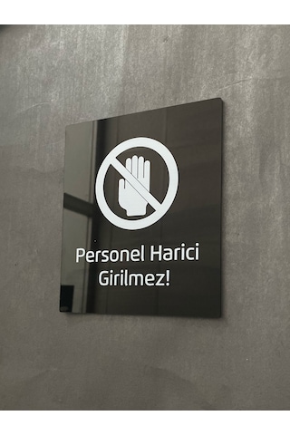 Siyah Parlak Pleksi Personel Harici Girilmez Uyarı Levhası