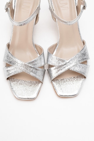 Luvishoes Luvi Shoes Melin Gümüş Desenli Çapraz Bantlı Kadın Topuklu Ayakkabı Gümüş