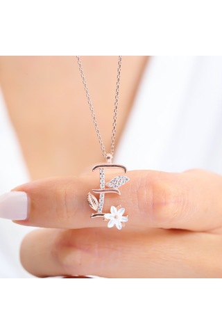 Işıltılı Manolya Çiçeği E Harfi Rose Renk Gümüş Harfli Kolye