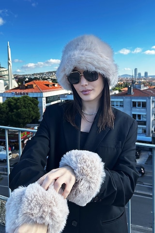 Mollycrush Kadın Bej Peluş Kürk Bucket Şapka Manşet Seti Premium Bej
