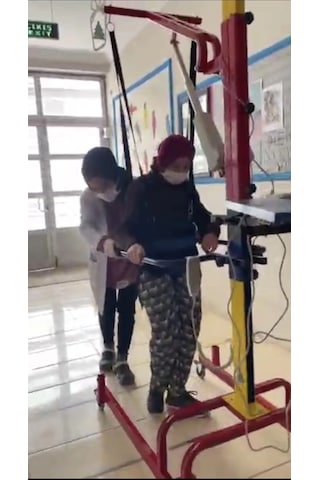 Motorlu Kumandalı Kişisel Yürüyüş Robotu Engelli Lift, Uzay Terapi Ve Denge Egzersiz Sistemi