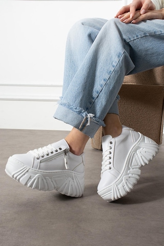 Shoetek Bozhena Kadın Sneakers Bağcıklı Dolgu Tabanlı Spor Ayakkabı Beyaz Deri Beyaz