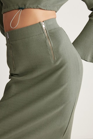 Ethıquet Lauren Kadın Slim Fit Fermuar Detaylı Midi Haki Etek