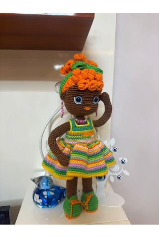 Siyahi Amigurumi Süslü Kız Bebek