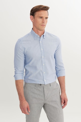 AC&Co / Altınyıldız Classics Erkek Mavı Pamuklu Comfort Fit Rahat Kesim Gizli Düğmeli Yaka Armürlü Gömlek Mavı