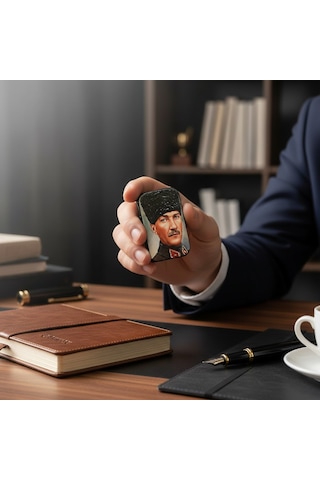 Kalpaklı Atatürk Portresi Ve Türk Bayrağı Baskılı Lüks Metal Çakmak - Milli Seri Çok Renk
